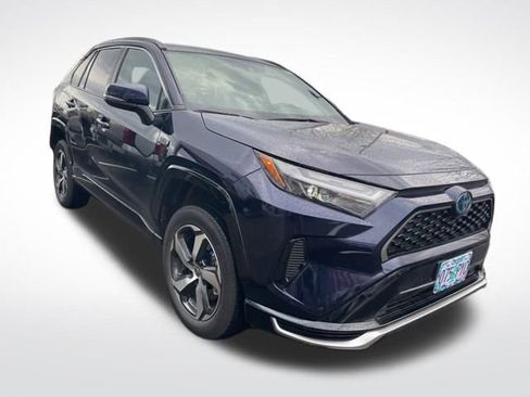 Used 2024 Toyota RAV4 SE image 5