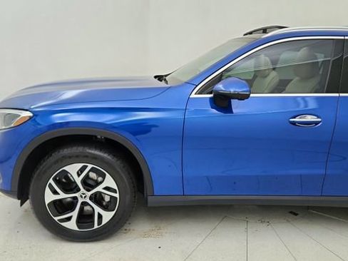 Used 2025 Mercedes-Benz GLC 350e 4MATIC image 9