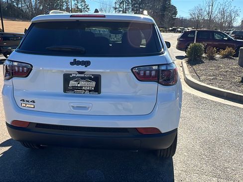 New 2026 Jeep Compass Latitude image 9