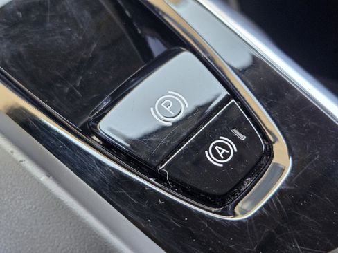 Certified 2023 Volvo XC60 B5 Core w/ Climate Package image 28