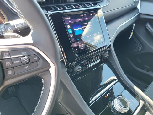 New 2025 Jeep Grand Cherokee Laredo X image 18