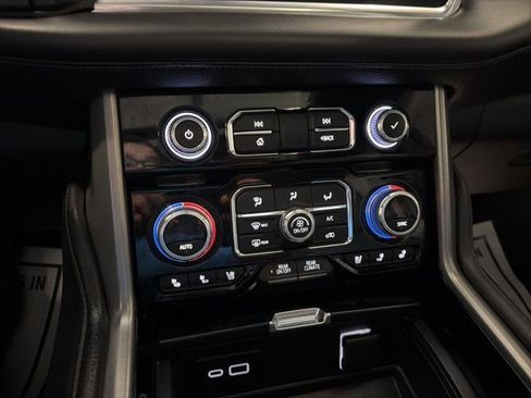Used 2022 GMC Yukon Denali AWD/4WD image 32