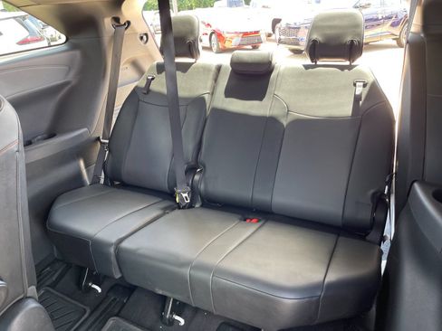 Used 2021 Toyota Sienna XSE AWD/4WD image 17