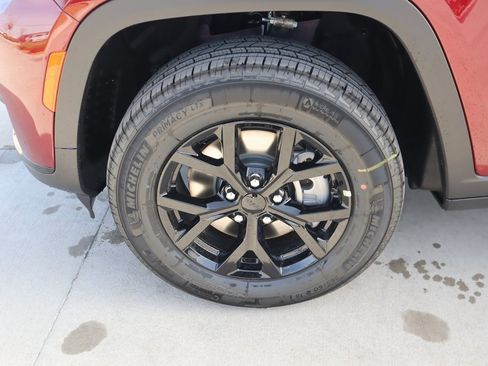 New 2025 Jeep Grand Cherokee L Altitude image 19