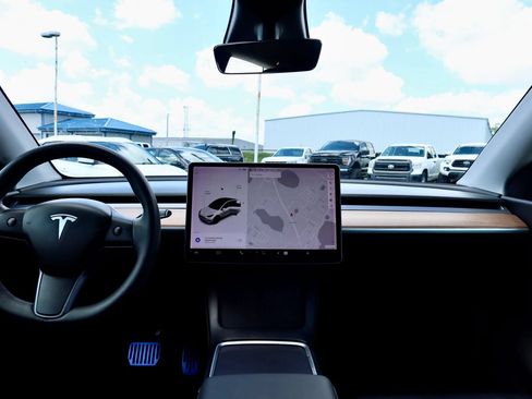 Used 2021 Tesla Model Y Long Range AWD/4WD image 8