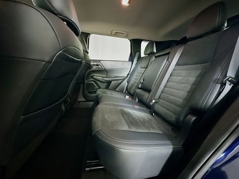 Used 2024 Mitsubishi Outlander SE image 28