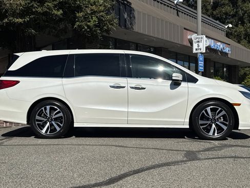Used 2019 Honda Odyssey Elite image 3