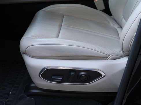 Used 2022 Jeep Wagoneer Series III AWD/4WD image 15