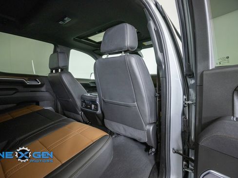 Used 2025 Chevrolet Silverado 1500 High Country w/ Technology Package AWD/4WD image 37