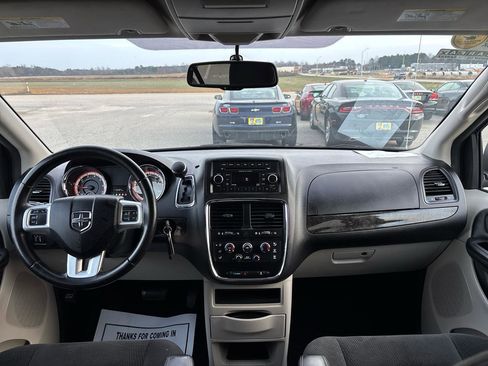 Used 2016 Dodge Grand Caravan SE w/ Quick Order Package 29E SE image 12