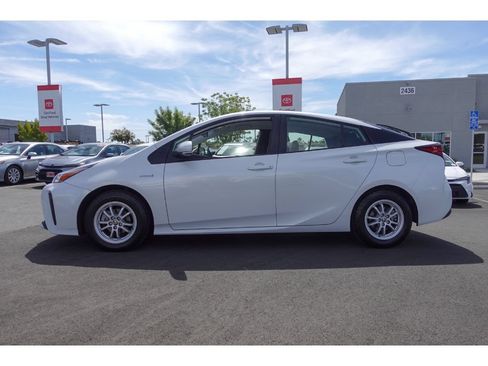 Used 2022 Toyota Prius LE FWD image 7