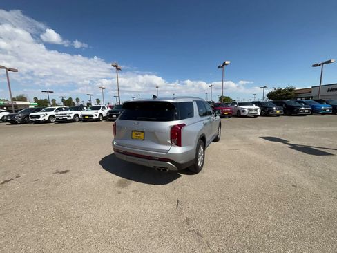 Used 2025 Hyundai Palisade SEL FWD image 13