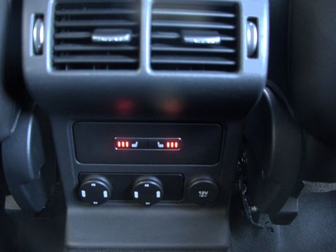 Used 2018 Jaguar F-PACE Premium image 31