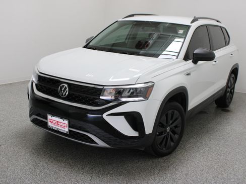 Used 2022 Volkswagen Taos S FWD image 2