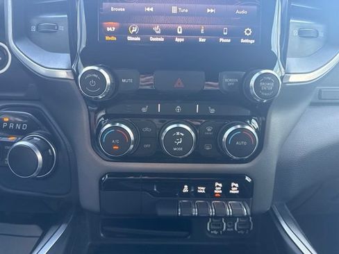 Used 2021 RAM 1500 Big Horn AWD/4WD image 36