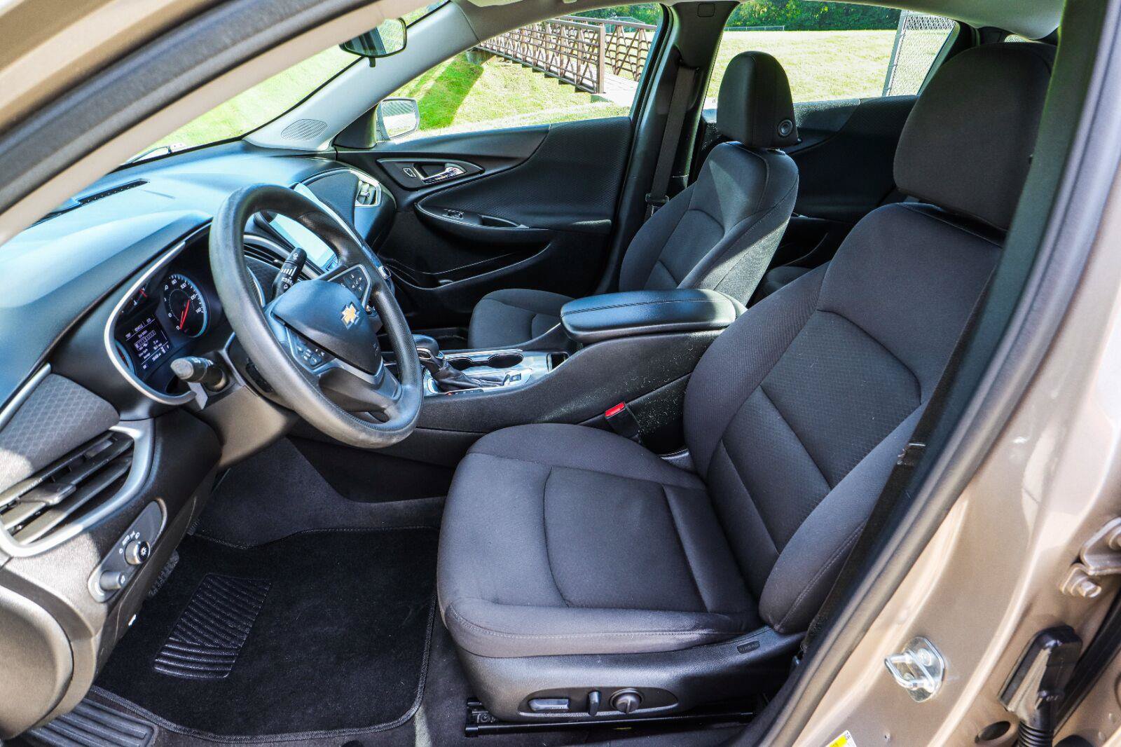 Used 2023 Chevrolet Malibu LT FWD image 35