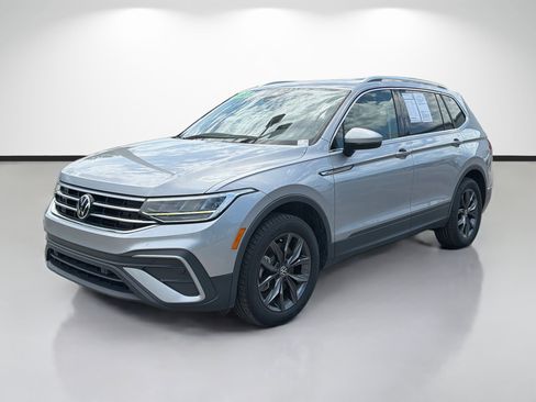 Used 2023 Volkswagen Tiguan SE w/ Panoramic Sunroof Package FWD image 7