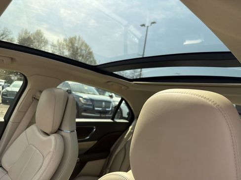 Used 2019 Lincoln Continental Reserve image 28