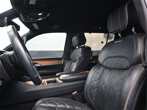 Used 2022 Jeep Grand Wagoneer Series III image 12