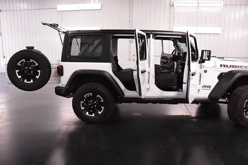 Used 2026 Jeep Wrangler Unlimited Rubicon AWD/4WD image 34