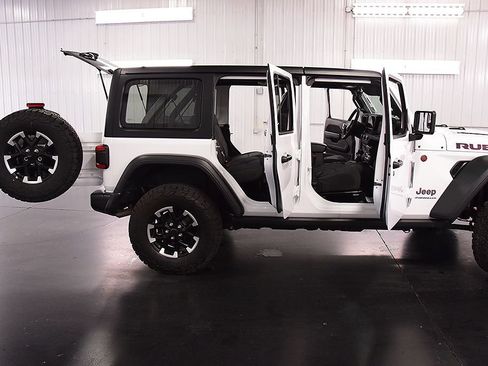 Used 2026 Jeep Wrangler Unlimited Rubicon AWD/4WD image 34