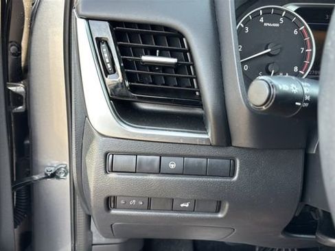 Used 2021 Nissan Rogue SV w/ Premium Package image 17