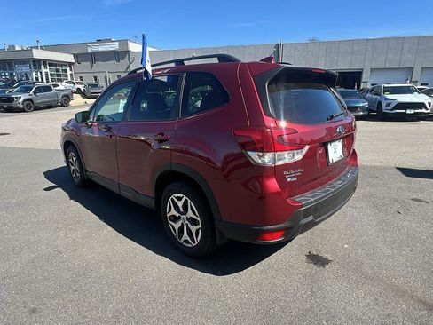 Used 2021 Subaru Forester Premium AWD/4WD image 5