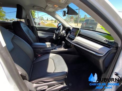 Used 2022 Jeep Compass Latitude FWD image 12