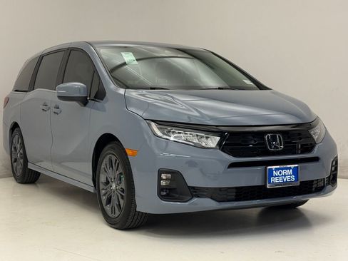 New 2026 Honda Odyssey Touring image 4