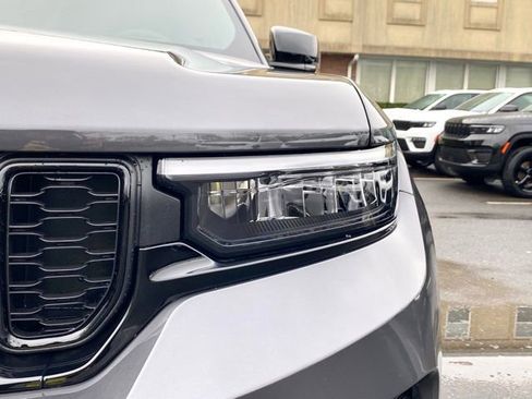 New 2025 Jeep Grand Cherokee Altitude image 10