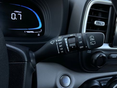 Used 2025 Hyundai Venue SEL image 37