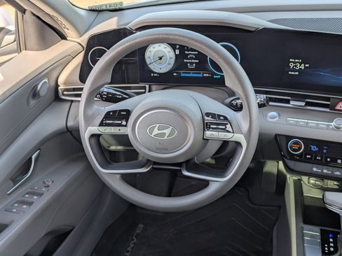 Used 2024 Hyundai Elantra SEL image 16