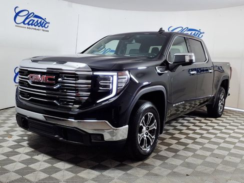 Used 2025 GMC Sierra 1500 SLT AWD/4WD image 6