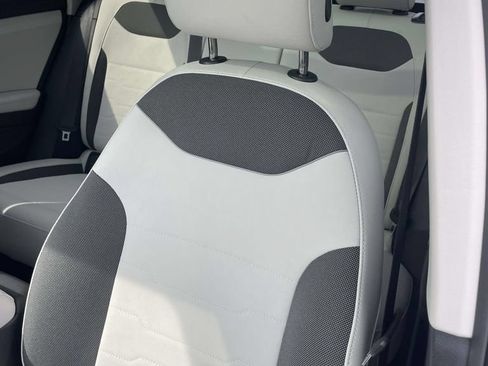 New 2026 Volkswagen Taos SE FWD image 22