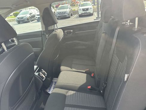 Used 2025 Kia Sorento LX FWD image 29