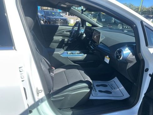 New 2026 Chevrolet Equinox EV LT image 32