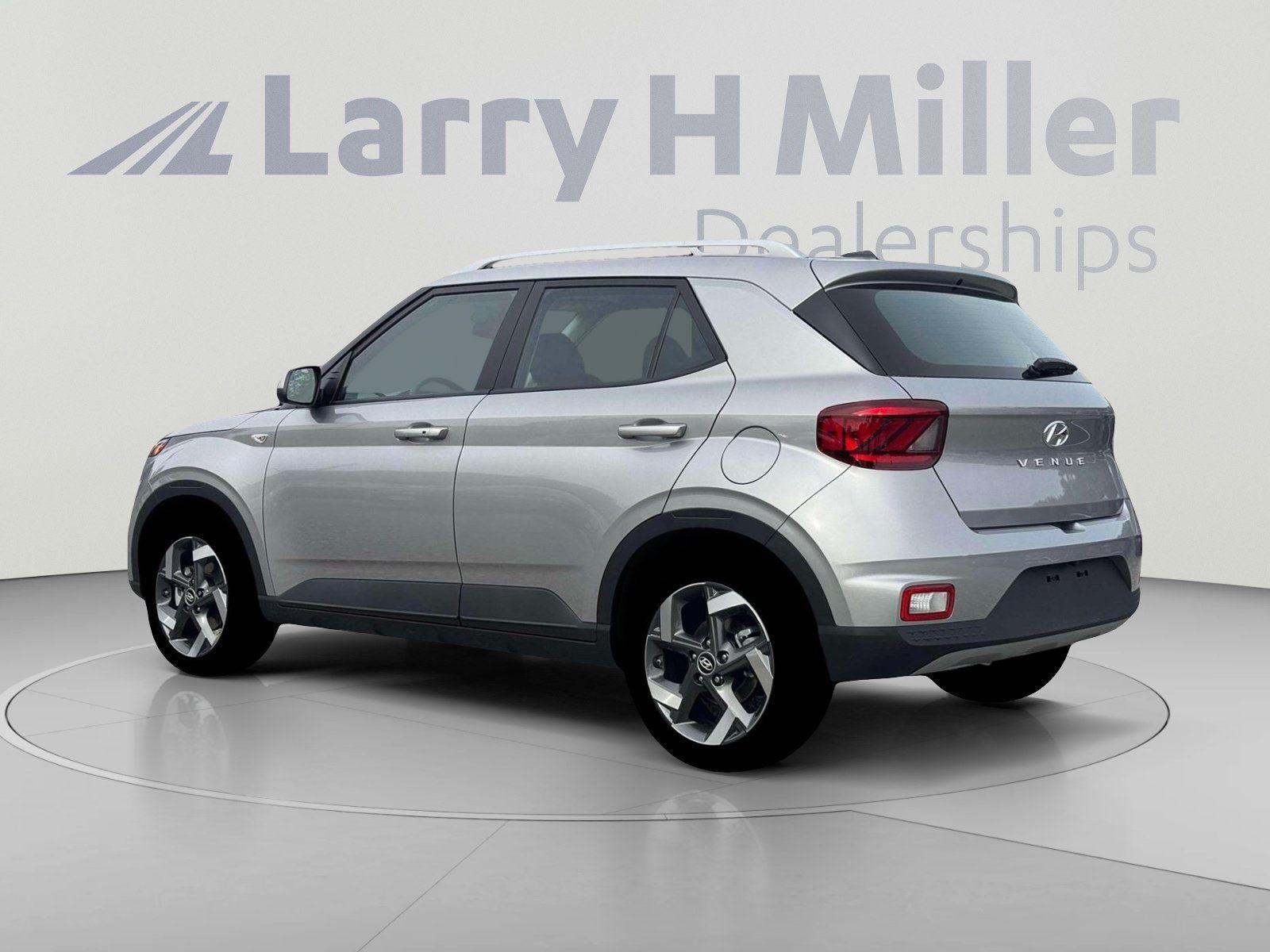 Used 2026 Hyundai Venue SEL FWD image 4