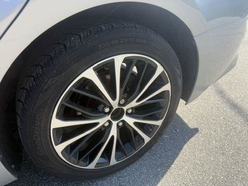 Used 2018 Toyota Camry SE FWD image 18