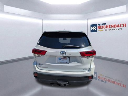 Used 2019 Toyota Highlander XLE FWD image 5