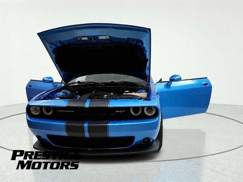 Used 2016 Dodge Challenger SRT RWD image 12