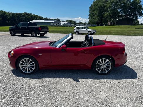 Used 2017 FIAT 124 Spider Lusso RWD image 30
