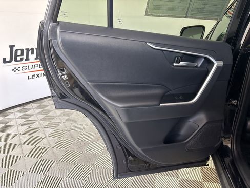 Used 2019 Toyota RAV4 XLE AWD/4WD image 21