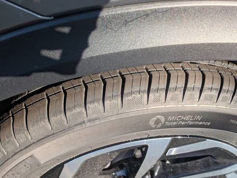 New 2026 Chevrolet Equinox EV LT image 12