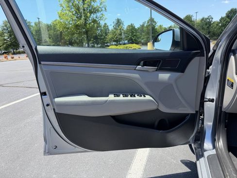 Used 2017 Hyundai Elantra SE FWD image 11