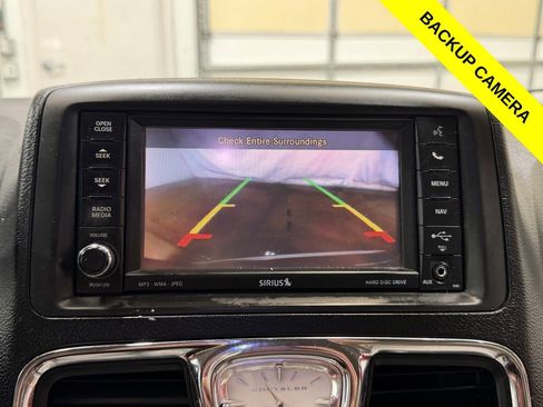 Used 2011 Chrysler Town & Country Touring-L w/ Entertainment Group #2 FWD image 2