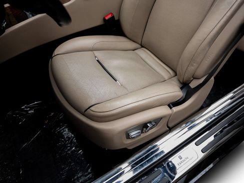 Used 2016 Rolls-Royce Dawn RWD image 34