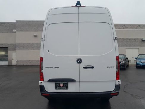 Used 2024 Mercedes-Benz Sprinter 2500 image 13