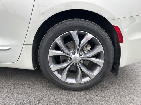 Used 2020 Chrysler Pacifica Limited image 20