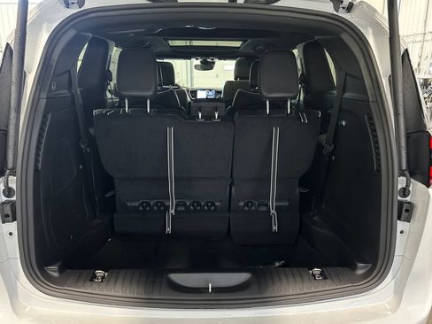 New 2027 Chrysler Pacifica Limited AWD/4WD image 27