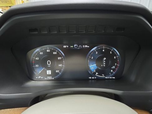 Used 2021 Volvo XC90 T6 Momentum AWD/4WD image 23